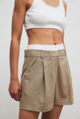 Eleganckie szorty z lnem w kolorze TAUPE - ORIO-S. Białe szorty damskie Marsala, bez wzorów, z bawełny. Za 319.90 zł.