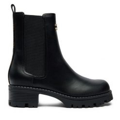 Botki Guess. Czarne botki damskie Guess, bez obcasa, na płaskiej podeszwie, bez zapięcia. Za 509.99 zł.