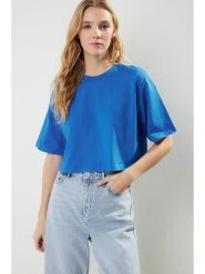 Trendyol Koszulka w kolorze niebieskim rozmiar: M. Niebieskie bluzki damskie Trendyol, m, bez wzorów, z bawełny, bez kołnierzyka, bez ramiączek. Za 73.95 zł.