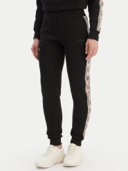 Guess Spodnie dresowe Britney V2YB15 KB3P2 Czarny Regular Fit. Czarne spodnie dresowe damskie Guess, xxs, z aplikacjami, z dresówki. Za 237.00 zł.