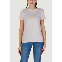 Koszulka crop top Kobieta GUESS ACTIVE BRIANA SS. Czerwone koszulki damskie Guess Active, z aplikacjami, bez kołnierzyka, bez ramiączek. W wyprzedaży za 166.30 zł.
