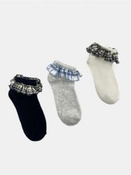 Prążkowane skarpetki z ozdobnymi falbanami 3 pack - wielobarwny. Skarpetki damskie Sinsay, bez wzorów, prążkowane. W wyprzedaży za 4.99 zł.