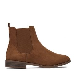 Sztyblety JENNY. Brązowe botki damskie Jenny, bez obcasa, na płaskiej podeszwie, bez zapięcia. Za 119.99 zł.