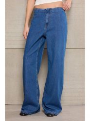 Trendyol Dżinsy - Comfort fit - w kolorze niebieskim rozmiar: 42. Niebieskie jeansy damskie Trendyol. Za 131.12 zł.