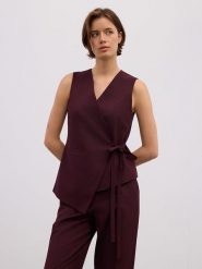 BGN Kamizelka w kolorze bordowym rozmiar: 38. Czerwone kamizelki damskie BGN, bez wzorów, bez kaptura. Za 126.75 zł.