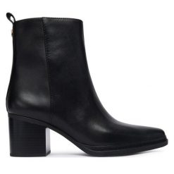Botki MICHAEL Michael Kors. Czarne botki damskie MICHAEL Michael Kors, bez obcasa, na słupku, bez zapięcia. Za 669.99 zł.