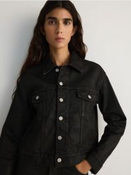 Jeansowa kurtka - dark grey jeans. Szare kurtki damskie Reserved, l, bez wzorów, z bawełny, bez kaptura. W wyprzedaży za 79.99 zł.