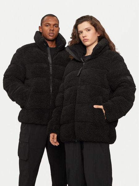 Rains Kurtka zimowa 19960 Czarny Regular Fit. Czarne kurtki damskie Rains, na zimę, s, bez wzorów, z syntetyku, bez kaptura. Za 769.99 zł.