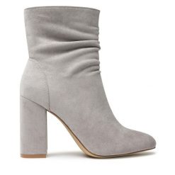 Botki DeeZee. Szare botki damskie DeeZee, bez obcasa, na słupku, bez zapięcia. Za 199.99 zł.