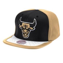 Czapka Z Daszkiem Ness NBA Day One Chicago Bulls Snapback. Białe czapki z daszkiem damskie Mitchell & Ness, bez wzorów. Za 299.99 zł.