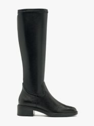 Czarne kozaki z elastyczną cholewką LIZZIE. Czarne kozaki damskie Ryłko, ze skóry, z okrągłym noskiem, bez obcasa, na obcasie, bez zapięcia. Za 449.99 zł.