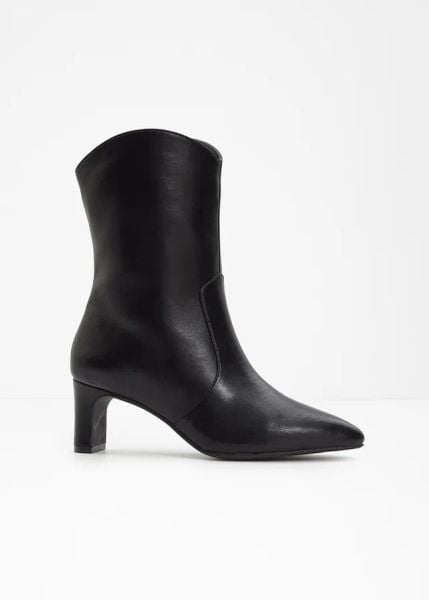 Krótkie botki. Czarne botki damskie bonprix, bez obcasa, bez zapięcia. Za 149.99 zł.