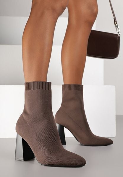Brązowe Botki Vices na Słupku o Geometrycznym Kształcie i Elastyczną Cholewką Falessea. Brązowe botki damskie Renee, eleganckie, bez obcasa, na obcasie, bez zapięcia. Za 119.99 zł.