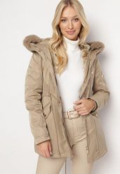 Beżowa Kurtka Parka ze Ściągaczem i Kapturem z Futerkiem Kathateia. Brązowe kurtki damskie Born2be, na zimę, l, bez wzorów, z materiału. Za 269.99 zł.