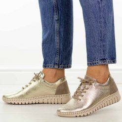 Złote skórzane półbuty damskie T.Sokolski 2501. Żółte półbuty damskie Sokolski, na jesień, bez wzorów, z jeansu, z okrągłym noskiem, bez obcasa, na płaskiej podeszwie, bez zapięcia. Za 269.00 zł.