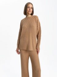 BGN Sweter w kolorze karmelowym rozmiar: 34. Brązowe swetry klasyczne damskie BGN, ze splotem, bez kołnierzyka. Za 74.63 zł.