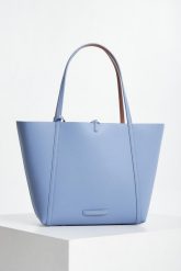 Torebka damska shopper ARMANI EXCHANGE. Shopper bag Armani Exchange, bez wzorów, bez dodatków. W wyprzedaży za 531.75 zł.