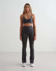 Damskie legginsy rozszerzane z wysokim stanem dla wysokich Sense ciemnoszare. Szare legginsy damskie Aim'n, l, bez wzorów, z elastanu. Za 344.00 zł.