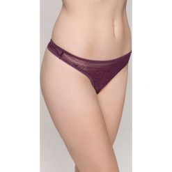 Gossard - Stringi. Różowe stringi Gossard, z elastanu. W wyprzedaży za 49.90 zł.