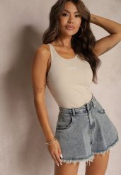 Niebieskie Jeansowe Szorty z Bawełny High Waist z Postrzępionymi Nogawkami Tivima. Niebieskie szorty damskie Renee, bez wzorów, z bawełny, z podwyższonym stanem. Za 49.99 zł.