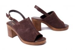 TAMARIS 1-28304-44 304 mocca, sandały damskie. Brązowe sandały damskie Tamaris, bez wzorów, z gumy, bez obcasa, bez zapięcia. Za 359.90 zł.