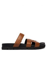 Guess Klapki FLJFAS ELE03 Brązowy jasny. Brązowe klapki damskie Guess, z aplikacjami, ze skóry, bez obcasa, bez zapięcia. Za 459.99 zł.