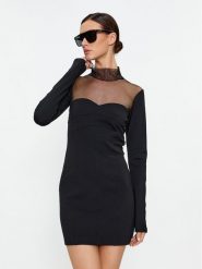 Sisley Sukienka koktajlowa 4V3CLV04F Czarny Slim Fit. Czarne sukienki damskie Sisley, bez wzorów, z syntetyku, wizytowe, bez ramiączek. Za 769.99 zł.