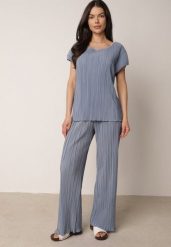 Niebieskie Szerokie Spodnie z Wysokim Stanem ze Zwiewnej Tkaniny z Plisami Galiris. Niebieskie spodnie materiałowe damskie Born2be, bez wzorów, z jeansu, długie. Za 59.99 zł.