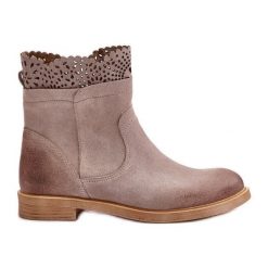 Lewski Shoes Niskie Botki Damskie Na Płaskim Obcasie Zamszowe Lewski 3624 Cappucino beżowy. Brązowe botki damskie z zamszu, bez obcasa, na płaskiej podeszwie, bez zapięcia. Za 529.20 zł.