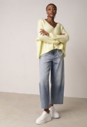 Niebieskie Jeansy Szerokie Wysoki Stan z Bawełną i Ozdobnym Łańcuchem Antiolea. Niebieskie jeansy damskie Born2be, z podwyższonym stanem. Za 119.99 zł.