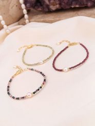 Pierres de Jade Pozłacane bransoletki (3 szt.) z perłami i kamieniami szlachetnymi rozmiar: onesize. Białe bransoletki damskie Pierres de Jade, pozłacane. Za 30.99 zł.