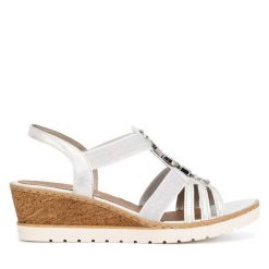 Sandały Remonte. Białe sandały damskie Remonte, bez wzorów, bez obcasa, na koturnie, bez zapięcia. Za 339.99 zł.