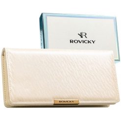 Duży portfel damski ze skóry ekologicznej w kolorze ecru, zamykany na zatrzask - Rovicky. Portfele damskie ROVICKY, bez wzorów, ze skóry ekologicznej. Za 79.99 zł.