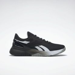 Buty treningowe damskie Reebok Nanoflex TR. Białe obuwie sportowe damskie Reebok, z gumy, na fitness i siłownię. Za 274.00 zł.
