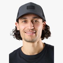 Czapka z daszkiem Unisex Swedemount Nordkap Trucker Cap II. Szare czapki z daszkiem damskie SWEDEMOUNT, bez wzorów. W wyprzedaży za 71.99 zł.