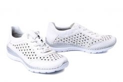 RIEKER L3217-80 white, półbuty damskie. Białe półbuty damskie Rieker, na lato, bez wzorów, bez obcasa, bez zapięcia. Za 349.90 zł.