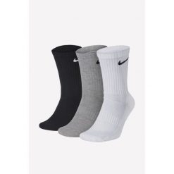 Skarpety Nike 3 pary biały, czarny, szary. Szare skarpetki damskie Nike, bez wzorów. Za 49.90 zł.