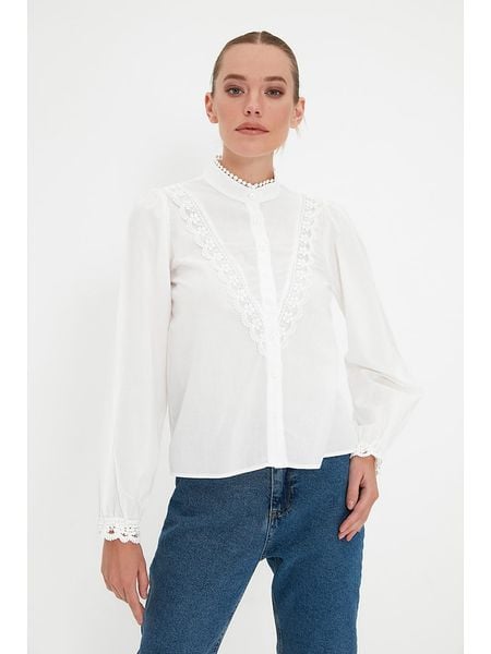 Trendyol Bluzka w kolorze białym rozmiar: 38. Białe bluzki damskie Trendyol, bez wzorów, z bawełny, bez kołnierzyka, bez ramiączek. Za 61.60 zł.