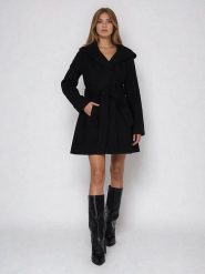 Jessica Simpson Płaszcz przejściowy w kolorze czarnym rozmiar: S. Czarne płaszcze damskie Jessica Simpson, s, bez wzorów, z tkaniny, bez kaptura. Za 217.99 zł.