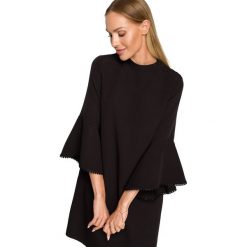 Elegancka sukienka trapezowa z bufiastymi rękawami z falbanami czarna. Czarne sukienki damskie MOE, bez wzorów, eleganckie, bez ramiączek. Za 259.00 zł.