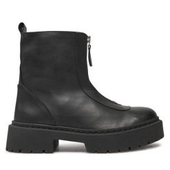 Botki Steve Madden. Czarne botki damskie Steve Madden, bez obcasa, na płaskiej podeszwie, bez zapięcia. Za 739.99 zł.
