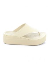 Crocs Japonki "Brooklyn" w kolorze kremowym rozmiar: 34/35. Brązowe klapki damskie Crocs, bez wzorów, z otwartym noskiem, bez obcasa, na platformie, bez zapięcia. Za 151.95 zł.