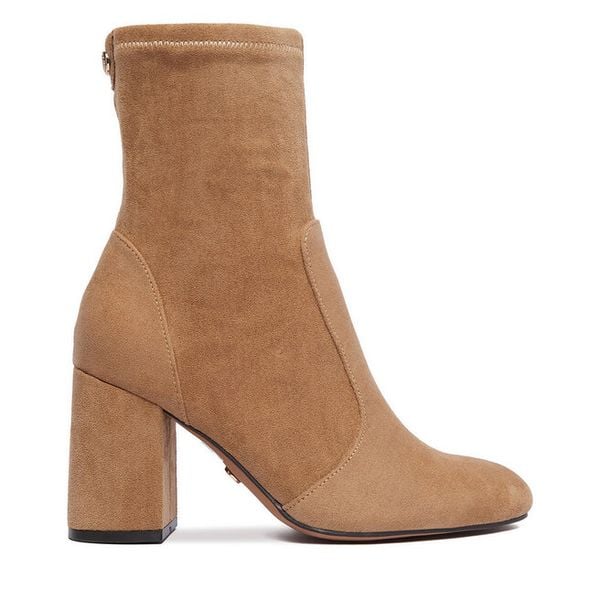 Botki Nine West. Brązowe botki damskie Nine West, bez obcasa, na słupku, bez zapięcia. Za 279.99 zł.