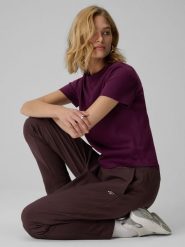 4F Spodnie dresowe damskie - brązowe L. Brązowe spodnie materiałowe damskie 4F, bez wzorów, z dresówki. Za 129.99 zł.