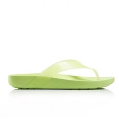 Japonki Dla Dorosłych Crocs Splash Glossy Flip. Zielone klapki damskie Crocs, bez wzorów, z materiału, bez obcasa, bez zapięcia. Za 99.99 zł.