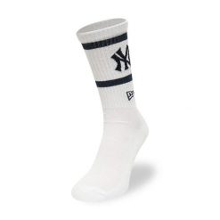 Skarpetki New York Yankees Premium. Białe skarpetki damskie New Era, bez wzorów, z bawełny. Za 129.99 zł.