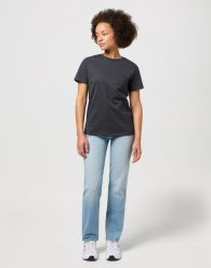 DAMSKA KOSZULKA WRANGLER REGULAR TEE FADED BLACK 112350192. Czarne bluzki damskie Wrangler, s, bez wzorów, bez kołnierzyka, bez ramiączek. Za 79.99 zł.