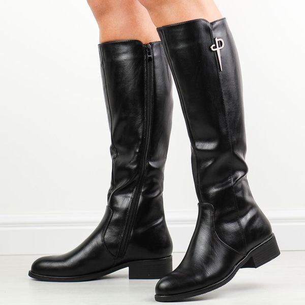 Czarne pu płaskie kozaki damskie M.Daszyński 2458-4. Czarne kozaki damskie M.Daszyński, na zimę, ze skóry, bez obcasa, na obcasie, bez zapięcia. Za 229.00 zł.