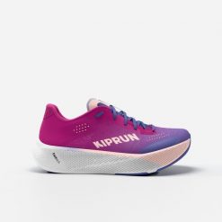 Buty do biegania damskie Kiprun Kipride. Czerwone obuwie sportowe damskie KIPRUN, bez zapięcia, do biegania. Za 499.99 zł.