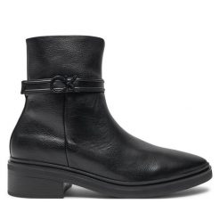 Botki Calvin Klein. Czarne botki damskie Calvin Klein, bez obcasa, na płaskiej podeszwie, bez zapięcia. Za 449.99 zł.